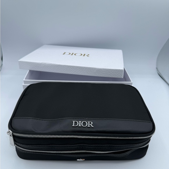 👻 Dior Beauty Backstage Makeup Pouch with Dior Brush Set - Picture 1 of 4